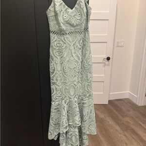 Elegant Lace Evening Dress in Mint Green